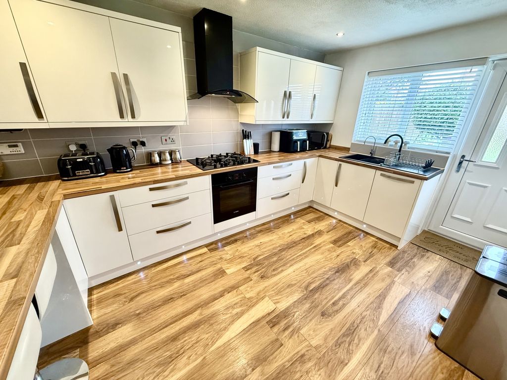 Property photo 2 of 13 Img_4903