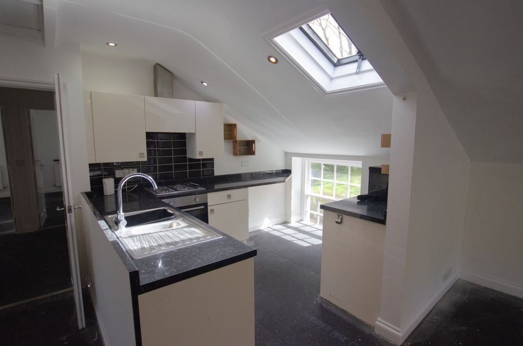 Property photo 3 of 8 5 The Frairies -13