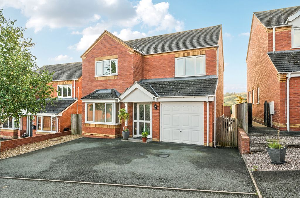 Property photo 1 of 32 1348738-1-68Bec33...