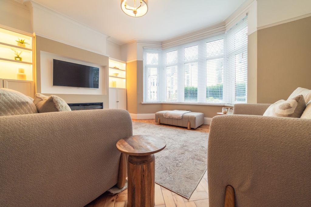 Property photo 2 of 41 Award-Winning Media Team On Every Listing_2