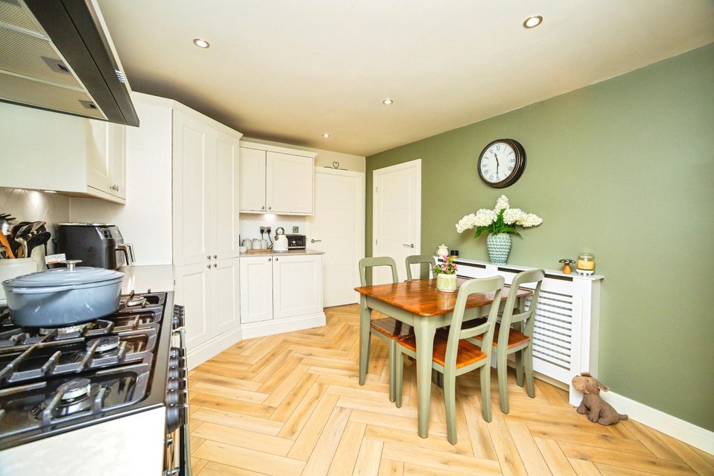 Property photo 3 of 23 Pbox-Img.Jpg