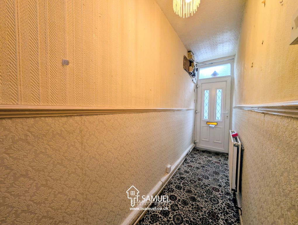Property photo 2 of 21 Hallway