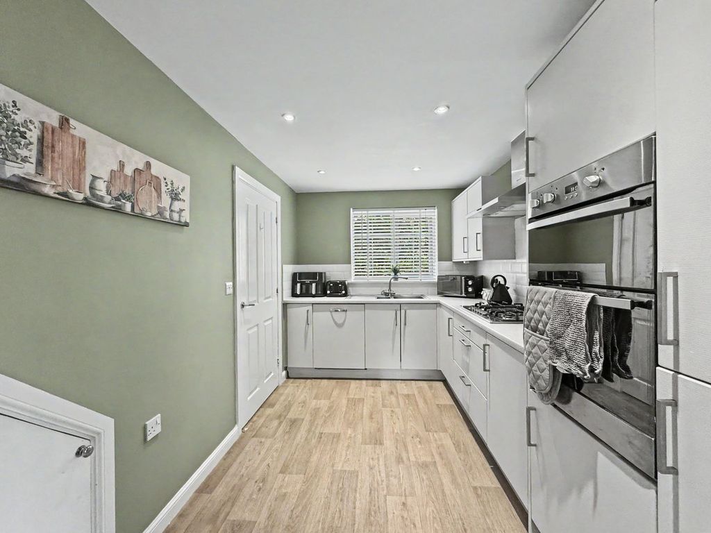 Property photo 3 of 40