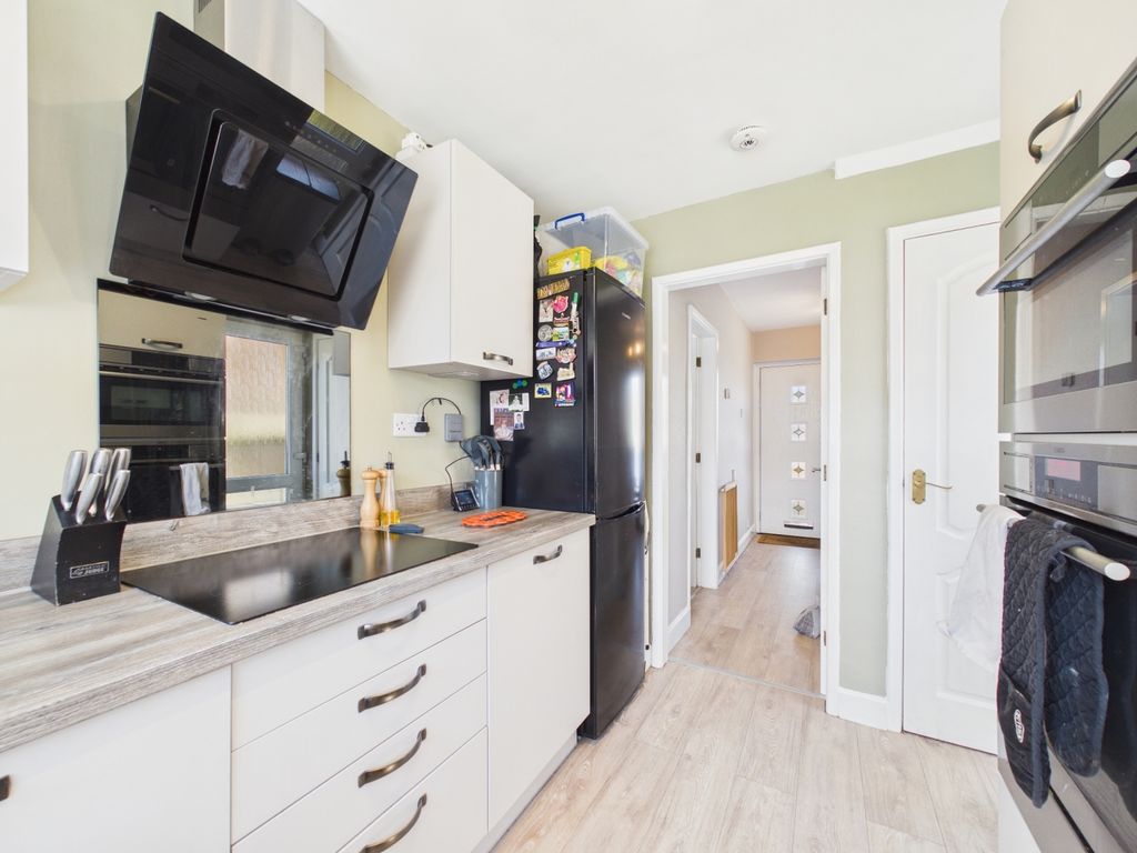 Property photo 2 of 28 Kitchen