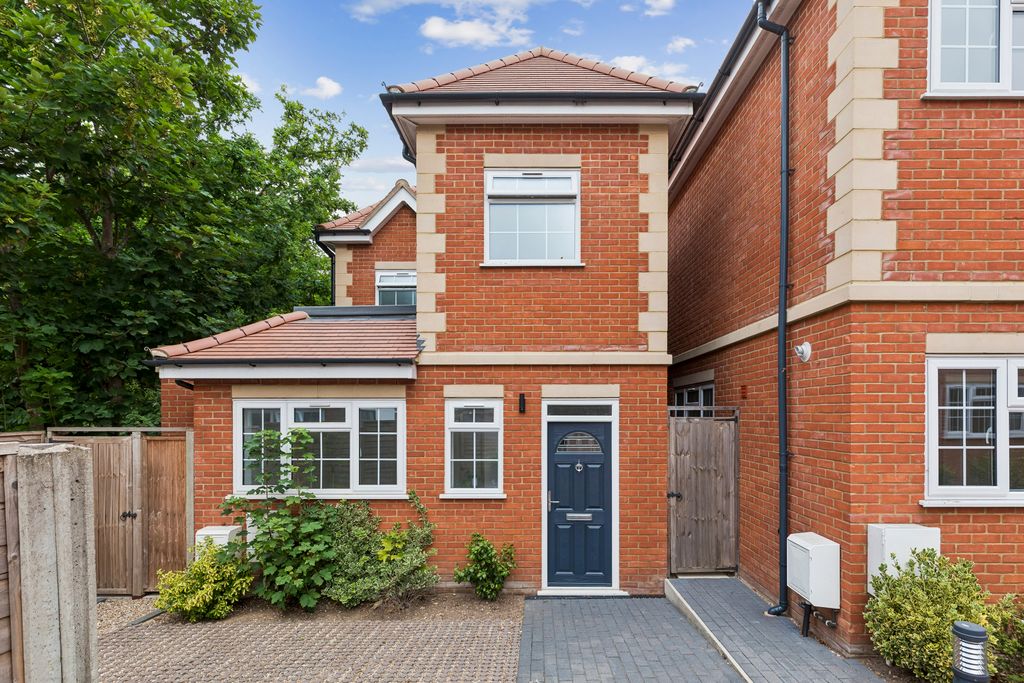 Property photo 1 of 15 Plot 1 Maxwelton Close
