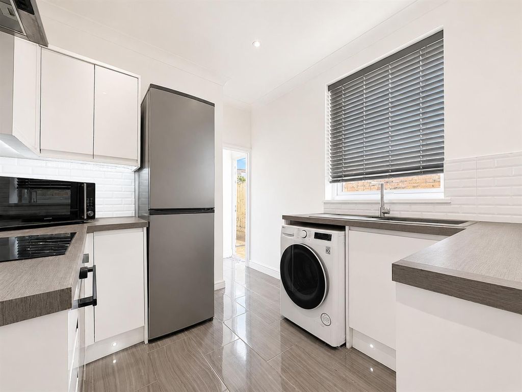 Property photo 3 of 13 4Fa7448C-CC42-4126-99A4-809C2Aef29F4.Jpg