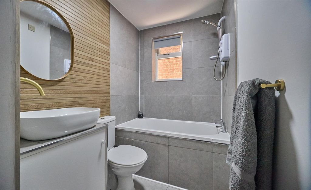 Property photo 3 of 8 Bathroom