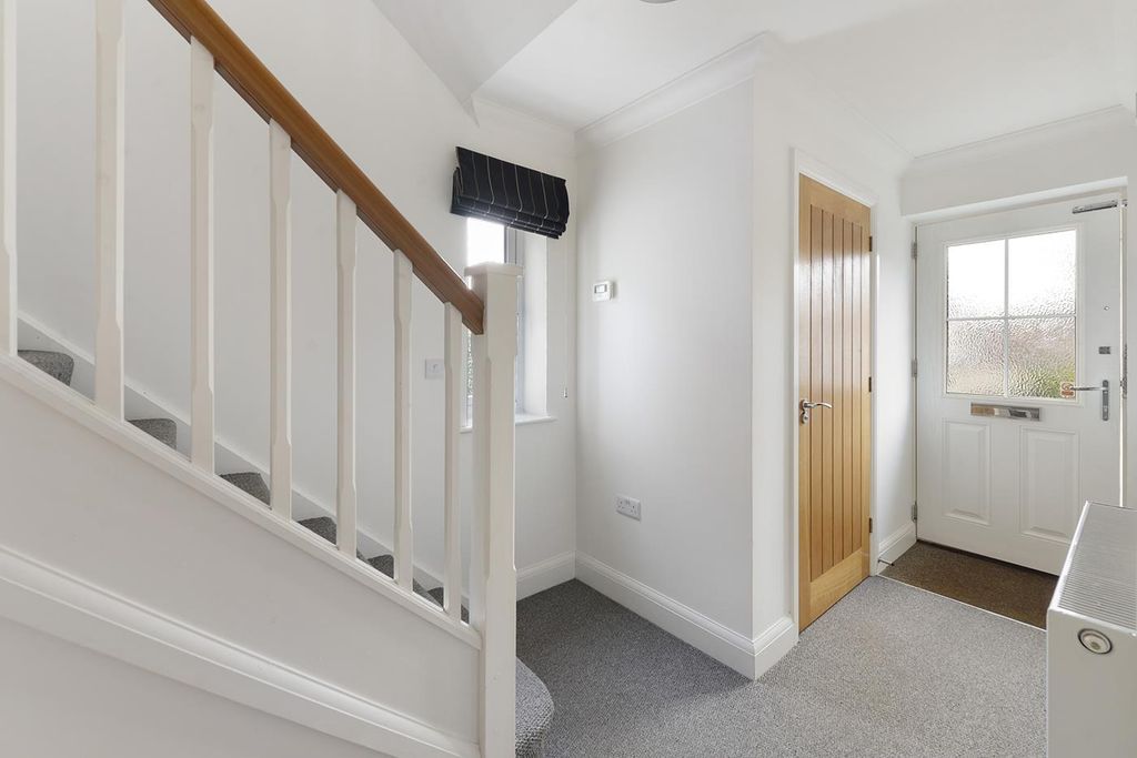 Property photo 2 of 14 Hallway