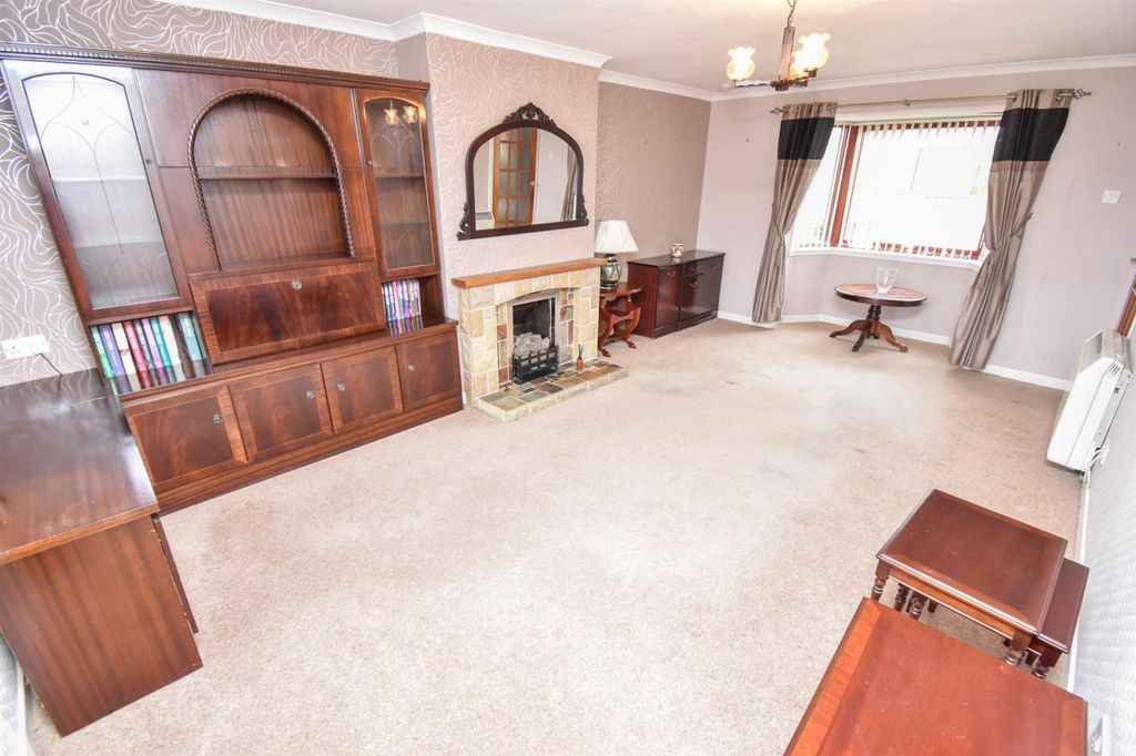 Property photo 3 of 25 Lounge