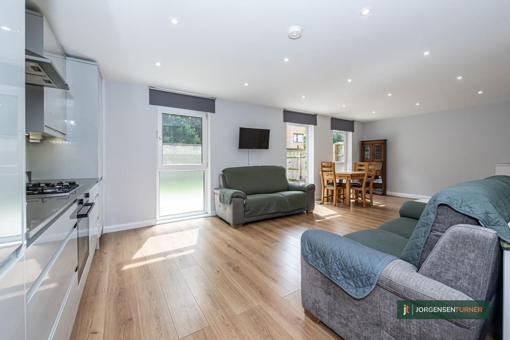 Property photo 3 of 10 Bramshurst 4-007 Lr - Jt.Jpg
