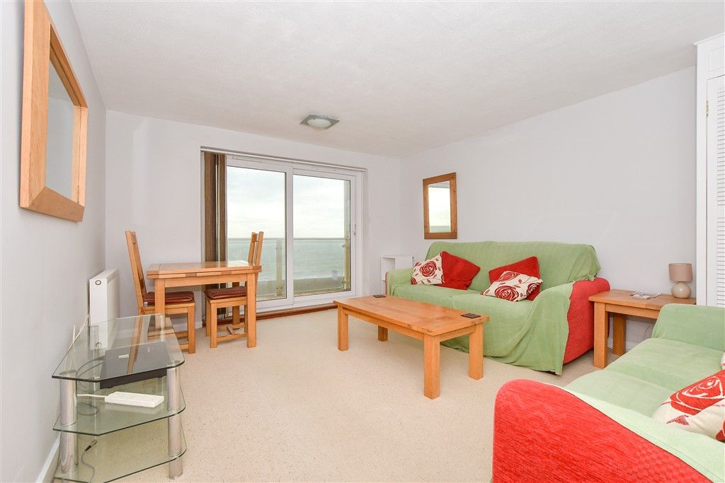 Property photo 3 of 13 Lounge