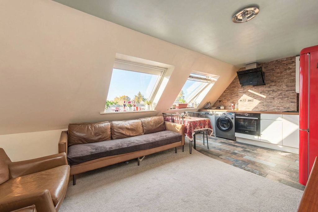 Property photo 3 of 6