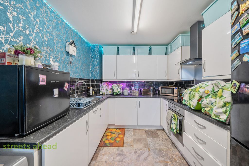 Property photo 2 of 17 3F80Caa4-8F49-426...