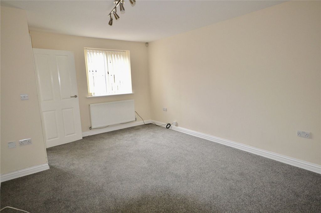 Property photo 3 of 12 Picture No. 10