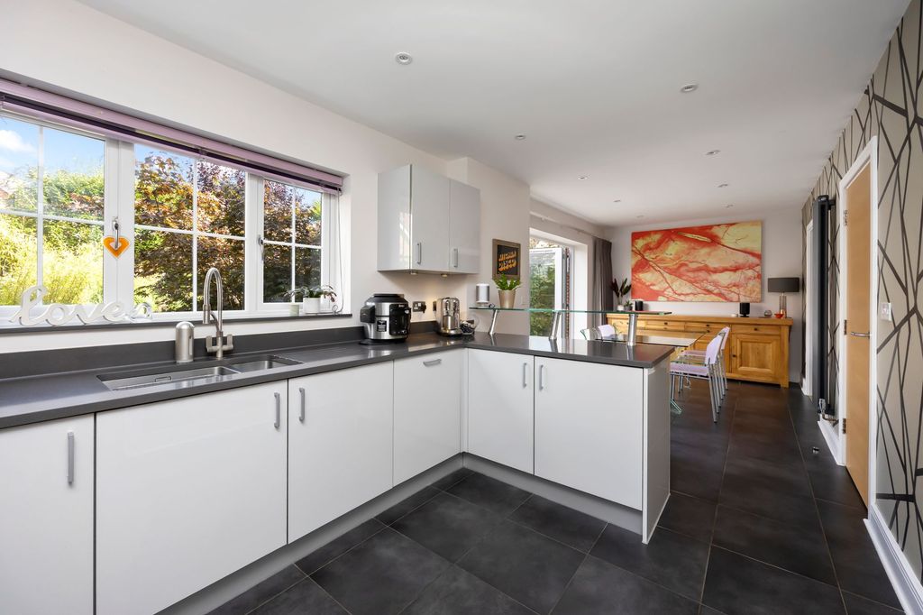 Property photo 2 of 24 Kitchen/Dining Room