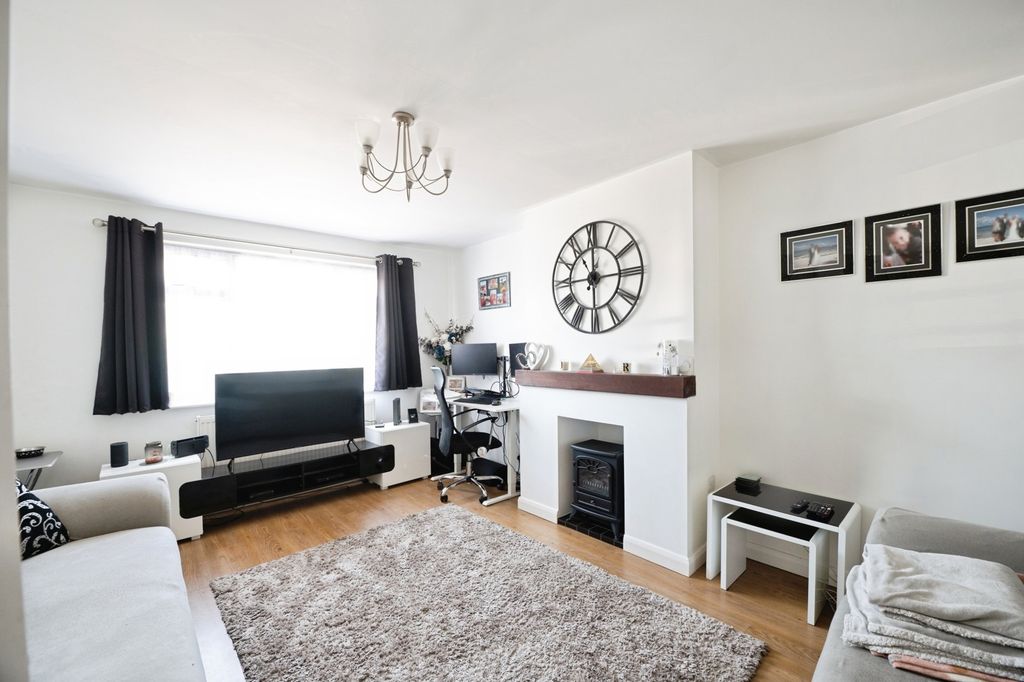 Property photo 3 of 19 Pbox-Img.Jpg
