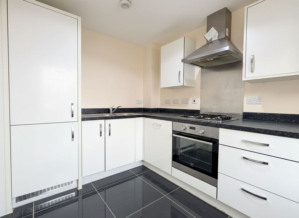 Property photo 3 of 19 Kitchen