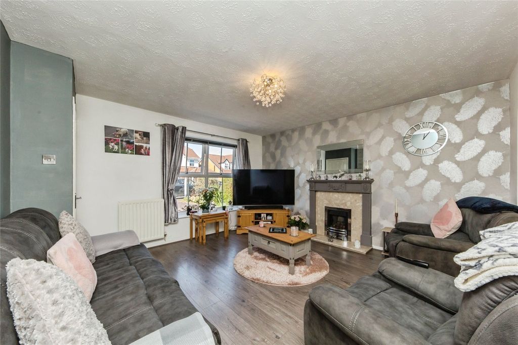 Property photo 3 of 19 Picture No. 02