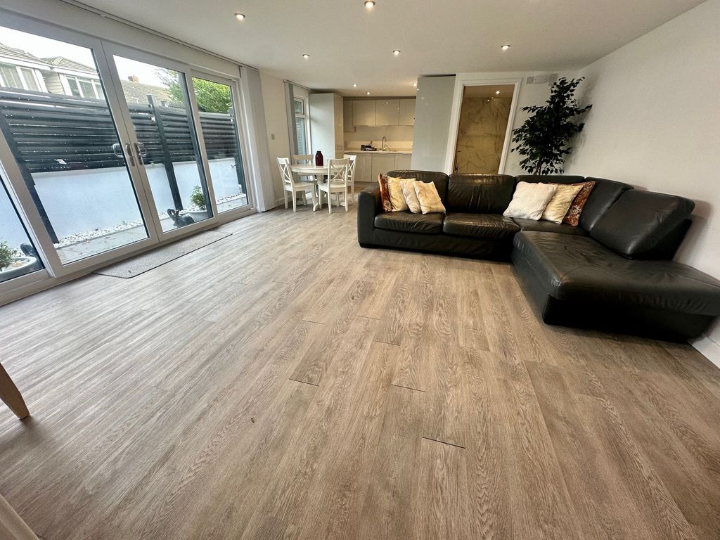 Property photo 2 of 16 Image