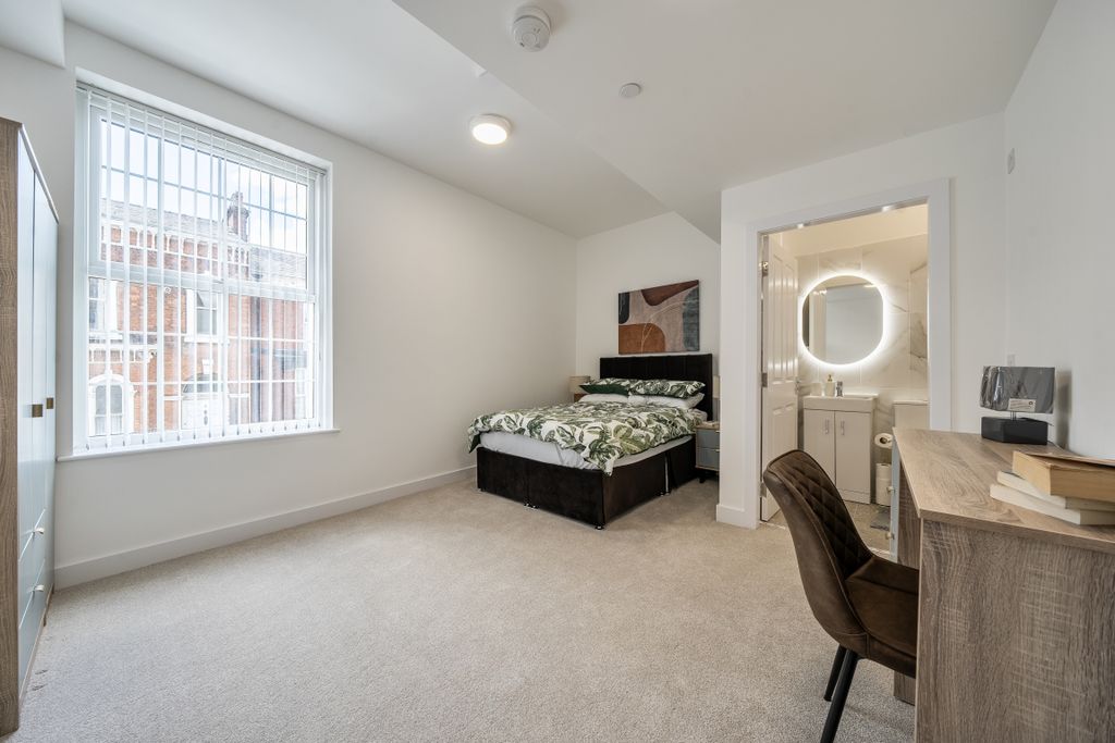 Property photo 2 of 35