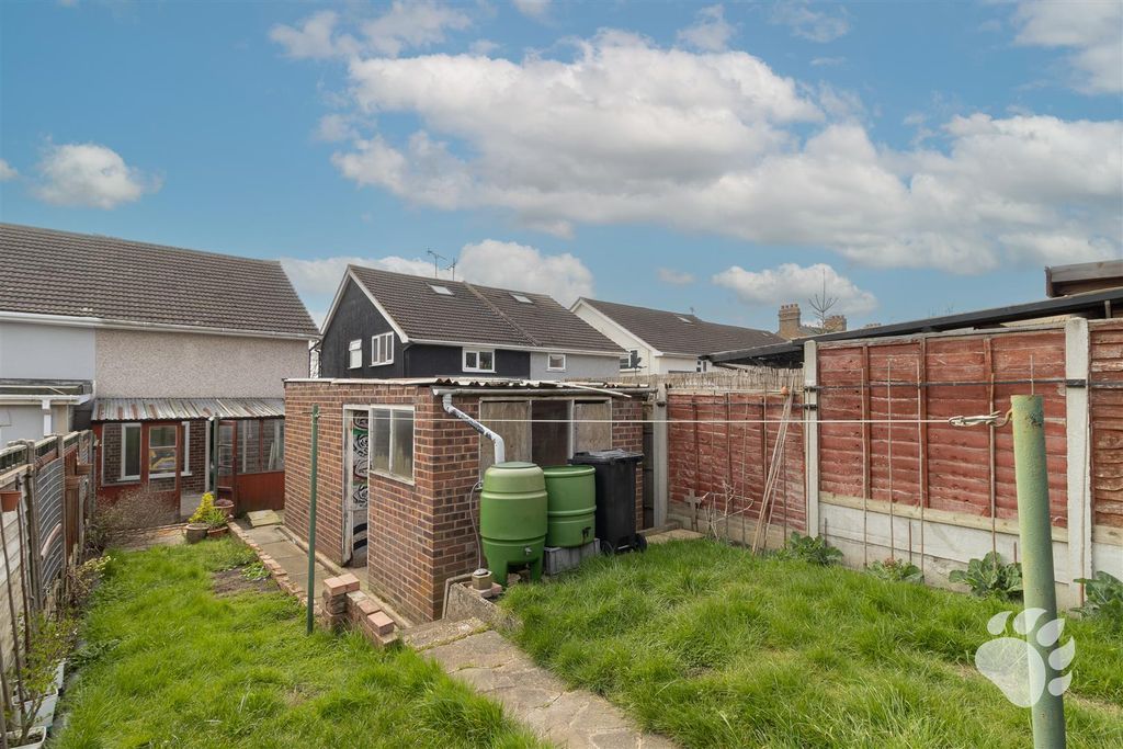 Property photo 2 of 14 Garden