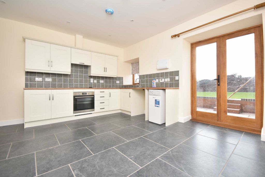 Property photo 3 of 10 Photo