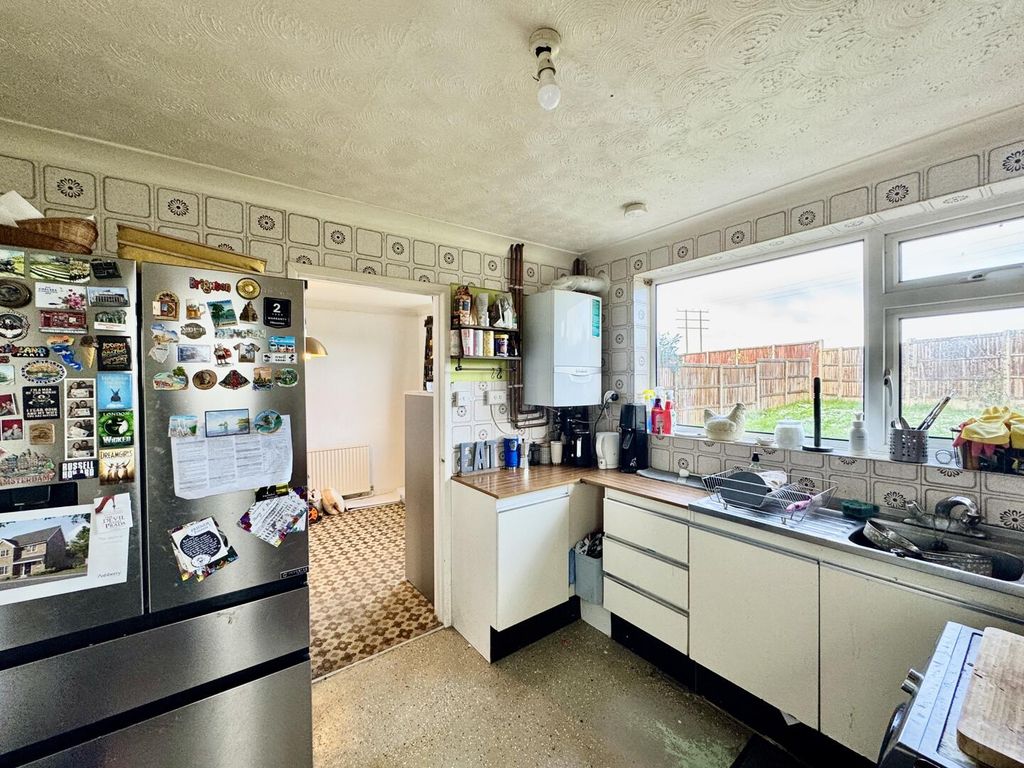 Property photo 3 of 13 Kitchen