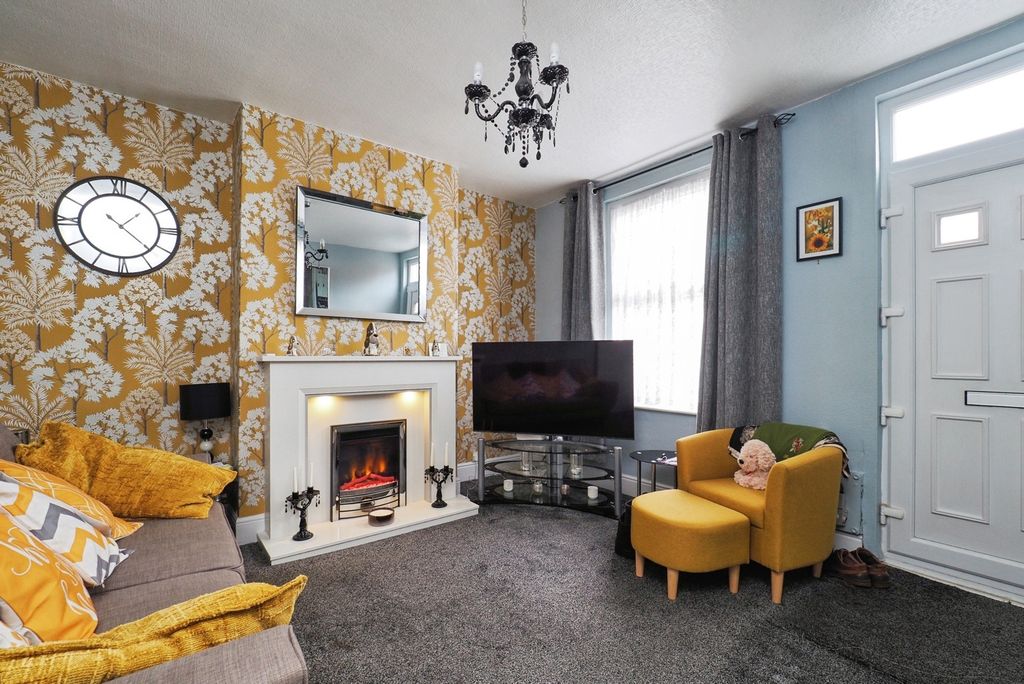 Property photo 2 of 17 Photo