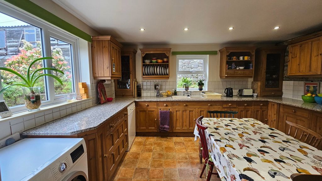 Property photo 2 of 21