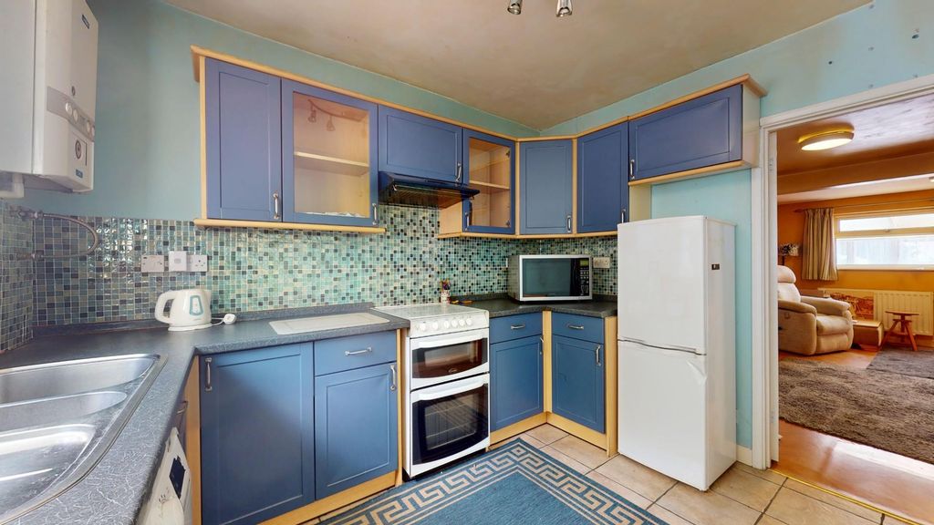 Property photo 2 of 11