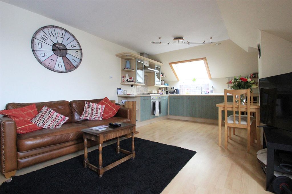 Property photo 2 of 8