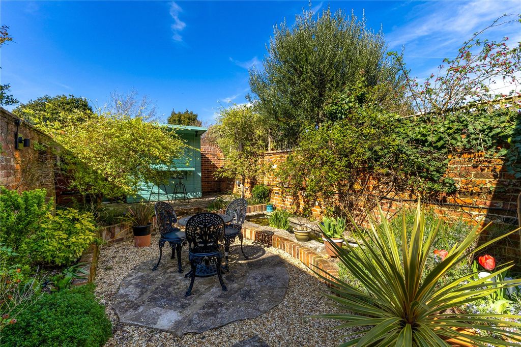 Property photo 3 of 22 Garden