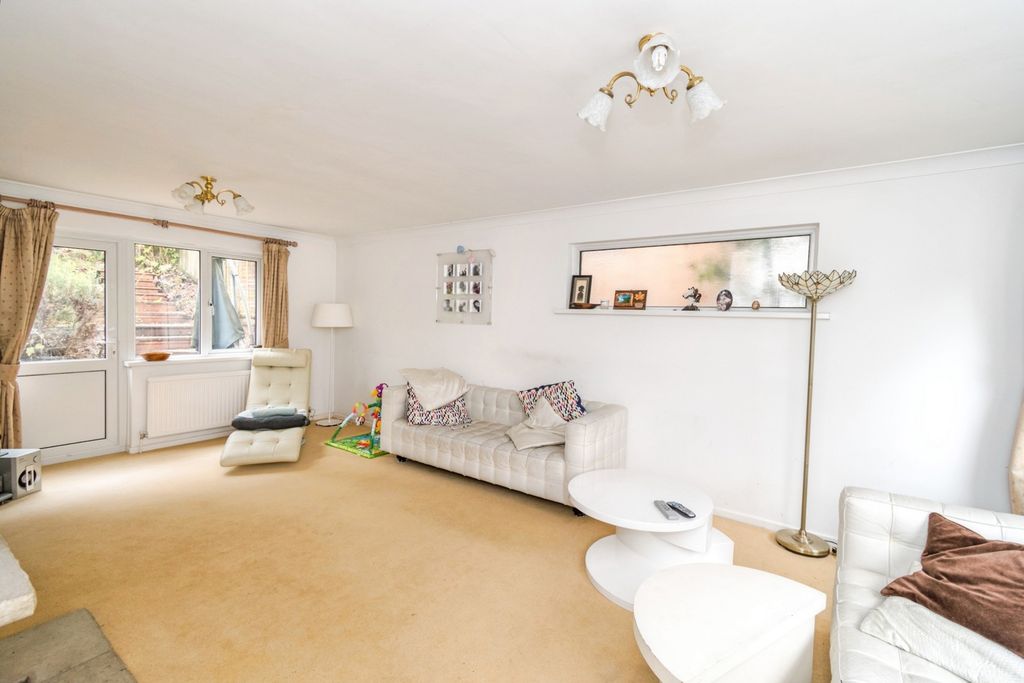 Property photo 3 of 27 Photo