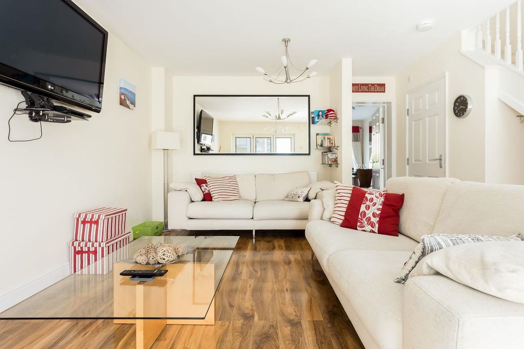 Property photo 2 of 22 2Broomhillway-Ph31_Web72.Jpg