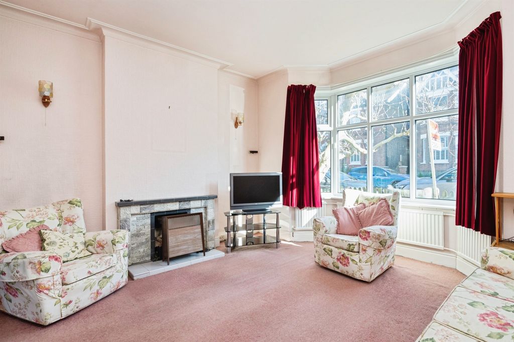 Property photo 2 of 22