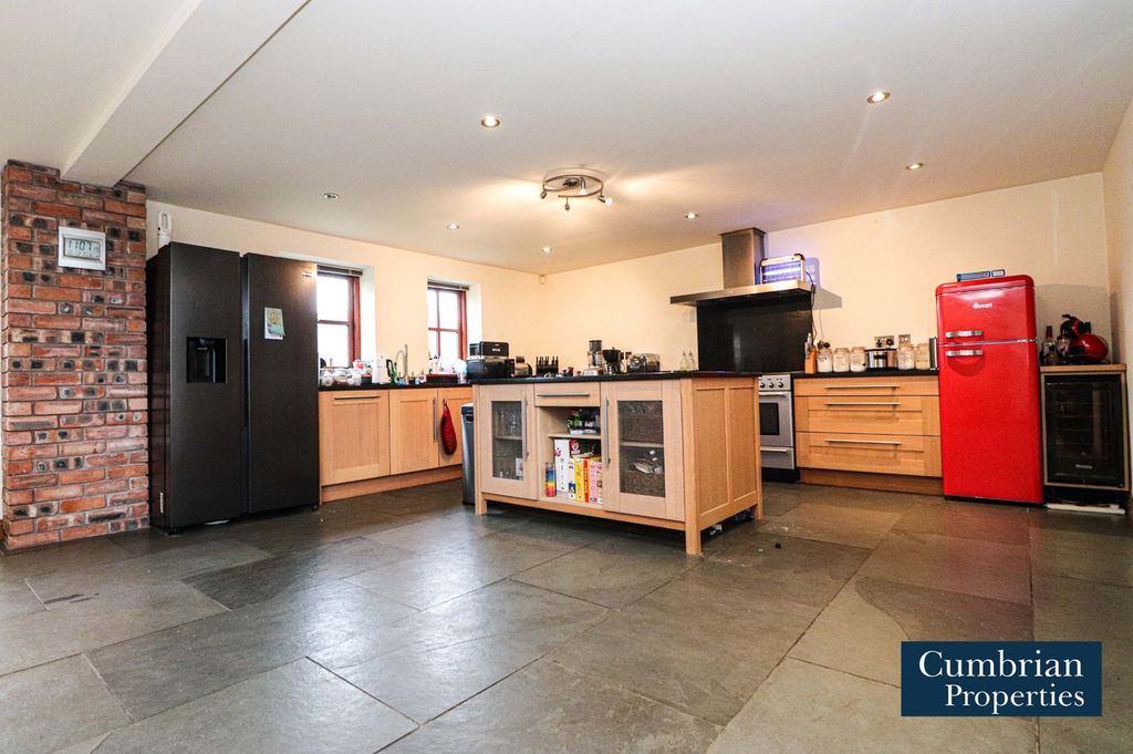 Property photo 2 of 20 Family Dining Kitchen