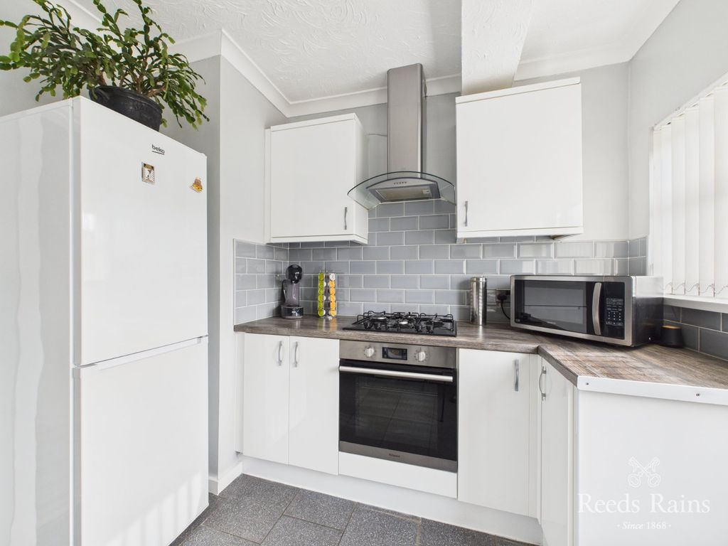 Property photo 3 of 31 Kitchen
