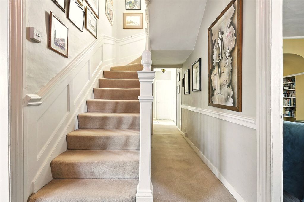 Property photo 3 of 24 Entrance Hall