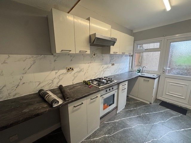 Property photo 3 of 8 Kitchen