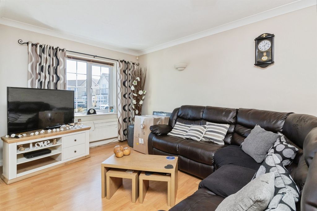 Property photo 3 of 18