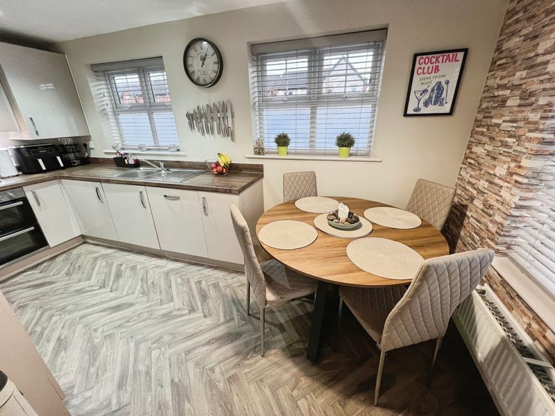 Property photo 2 of 10 Kitchen