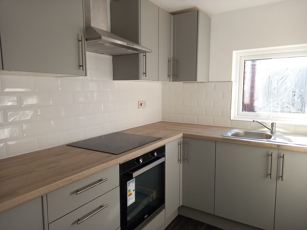 Property photo 1 of 10 Kitchen