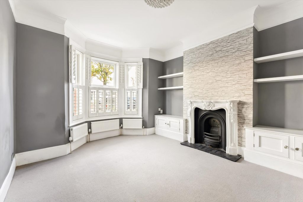 Property photo 3 of 19 Image