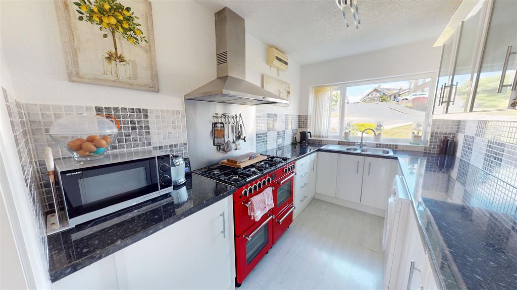 Property photo 3 of 16 Kitchen