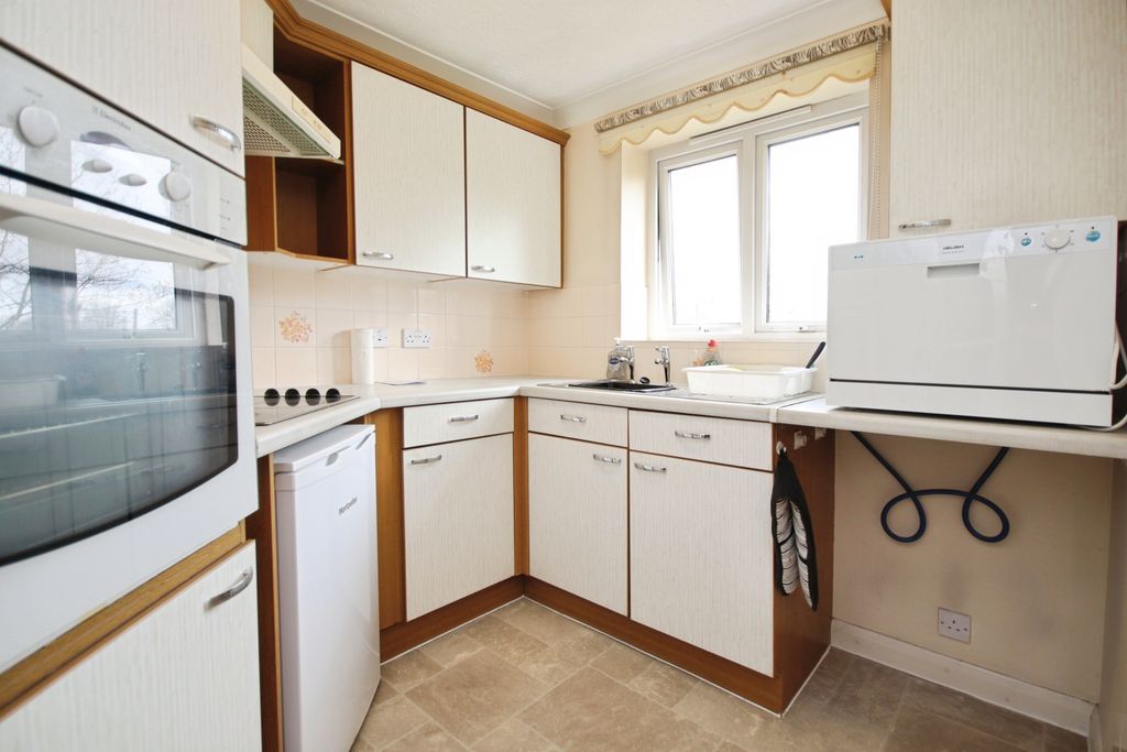 Property photo 2 of 17