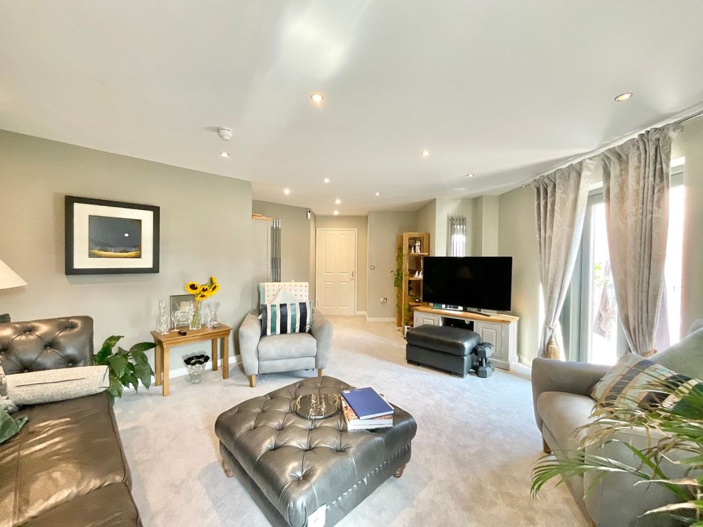 Property photo 3 of 20