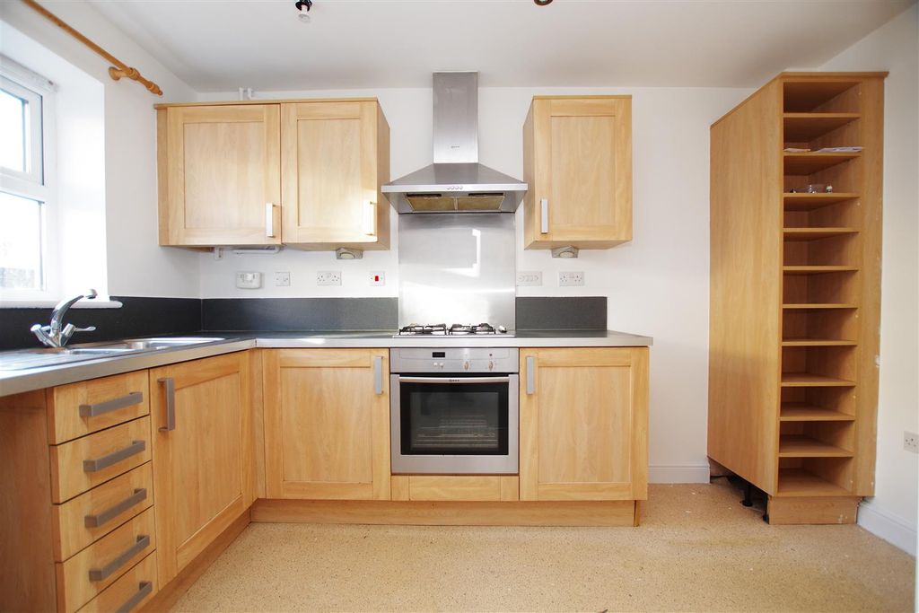 Property photo 3 of 14 Kitchen