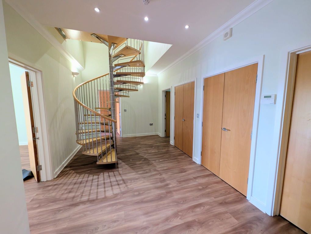 Property photo 3 of 31