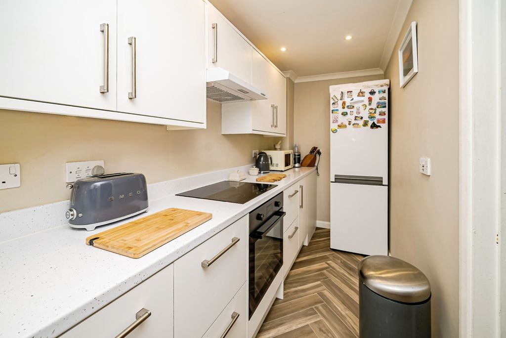 Property photo 2 of 13 6Eatonplace-1