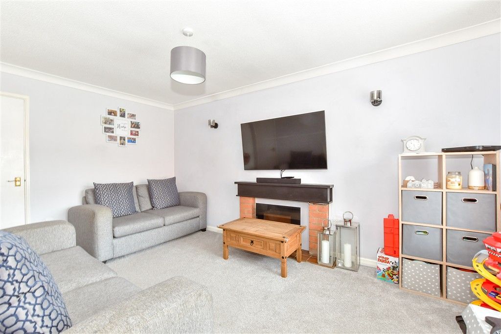 Property photo 2 of 12 Lounge